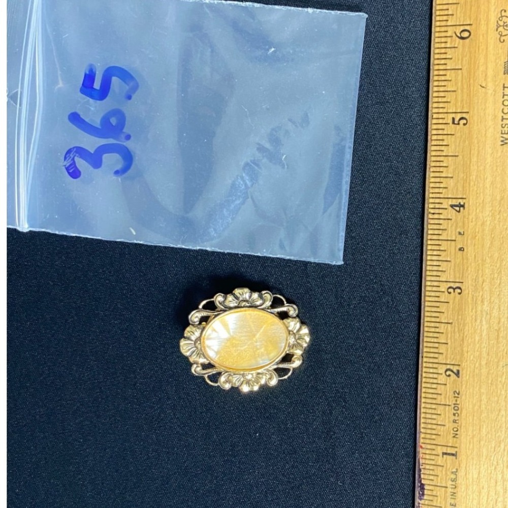 Vintage Gold Tone Brooch Pin‎ Oval Cameo Floral Design Women Jewelry